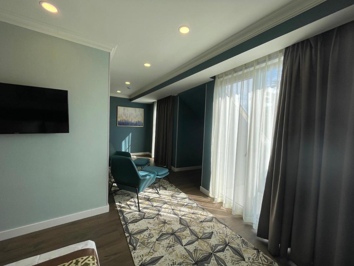 Grand Opera Hotel คูทายสิ ภายนอก รูปภาพ
